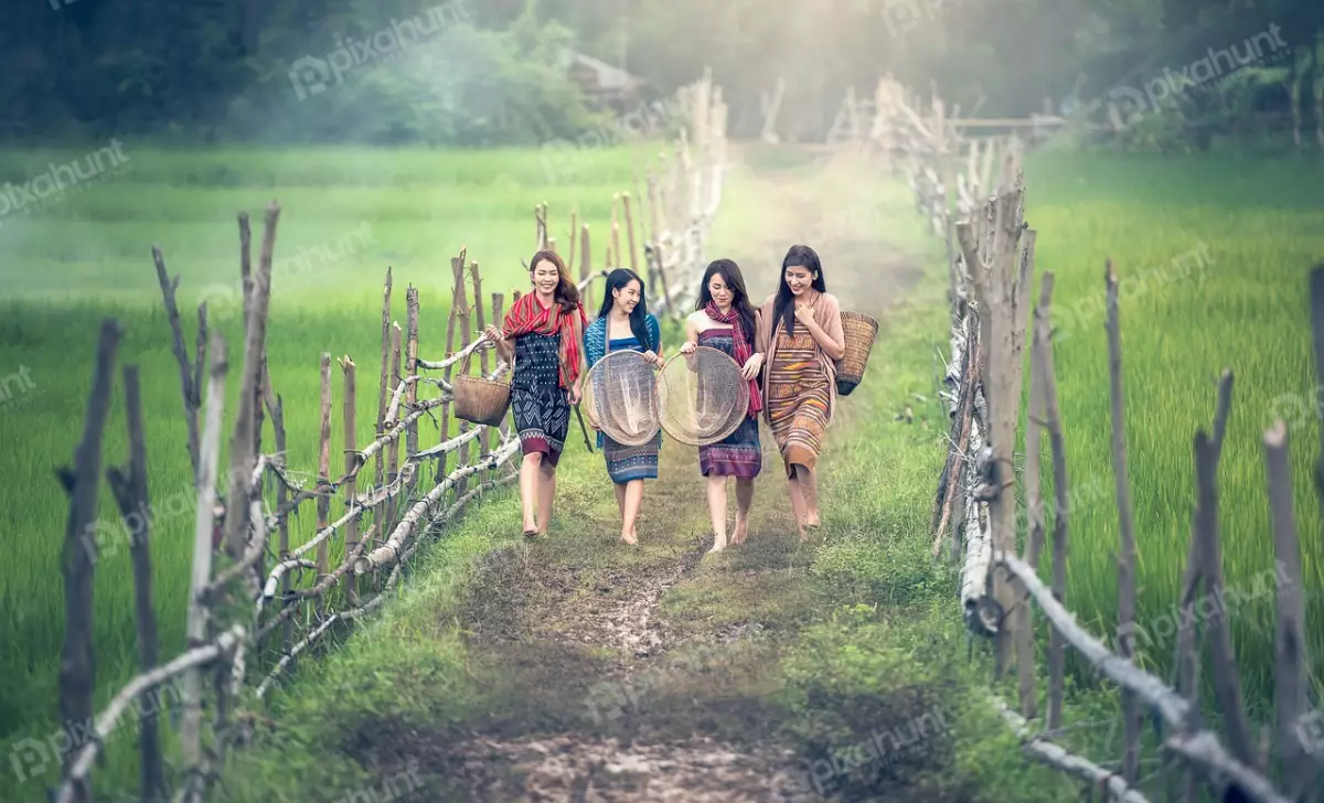 Free Premium Stock Photos Three woman walking in a field and women are wearing traditional clothing and carrying baskets