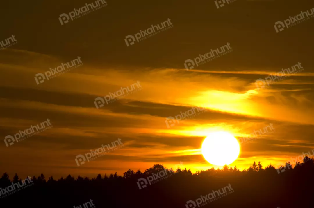 Free Premium Stock Photos The setting sun casts a golden glow on the horizon